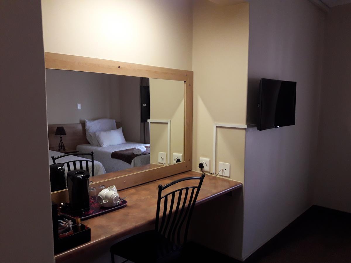 Airport Hotel Kimberley Eksteriør bilde